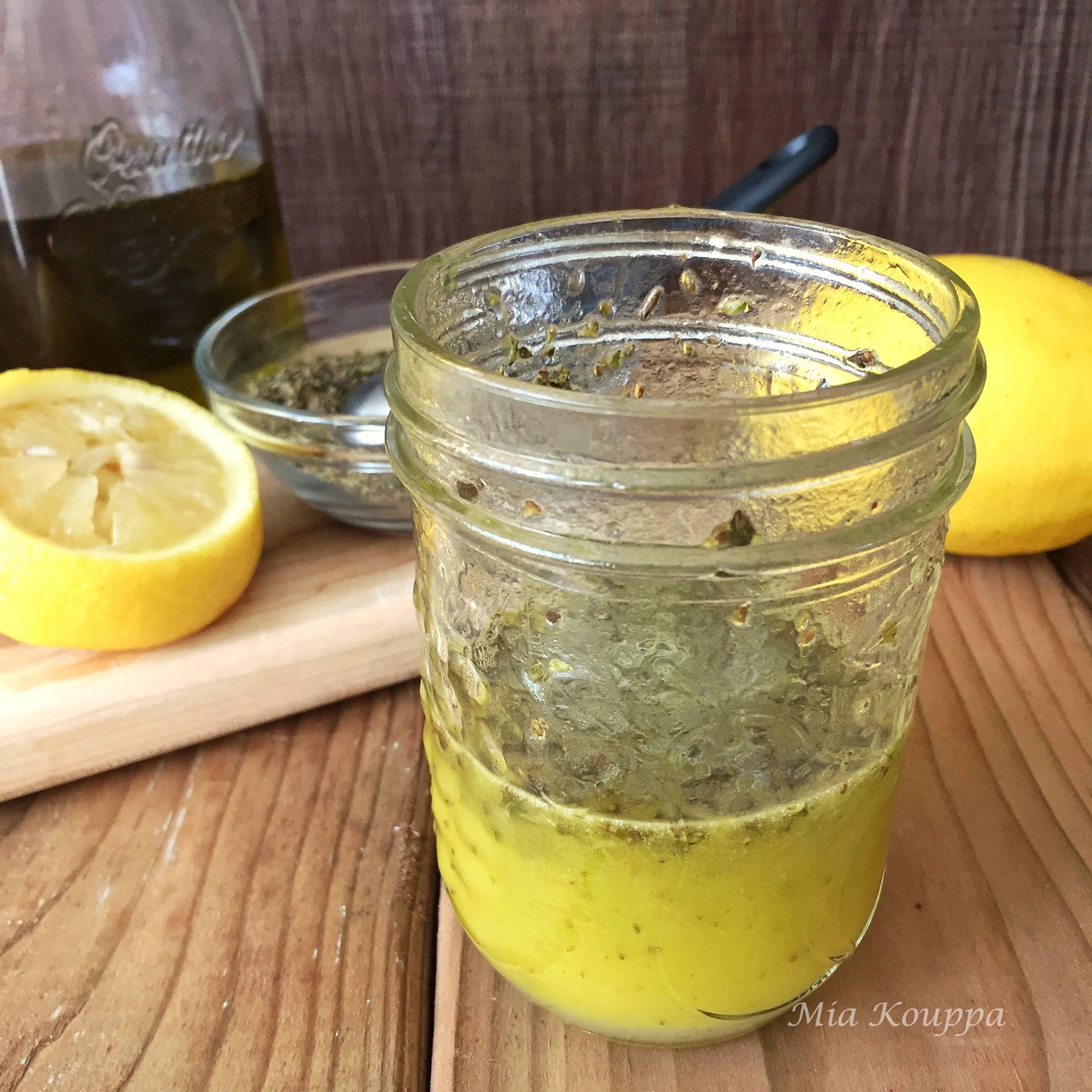 Olive oil and lemon sauce. An easy and delicious recipe of only 3 ingredients, to liven up your grilled meat or fish.
