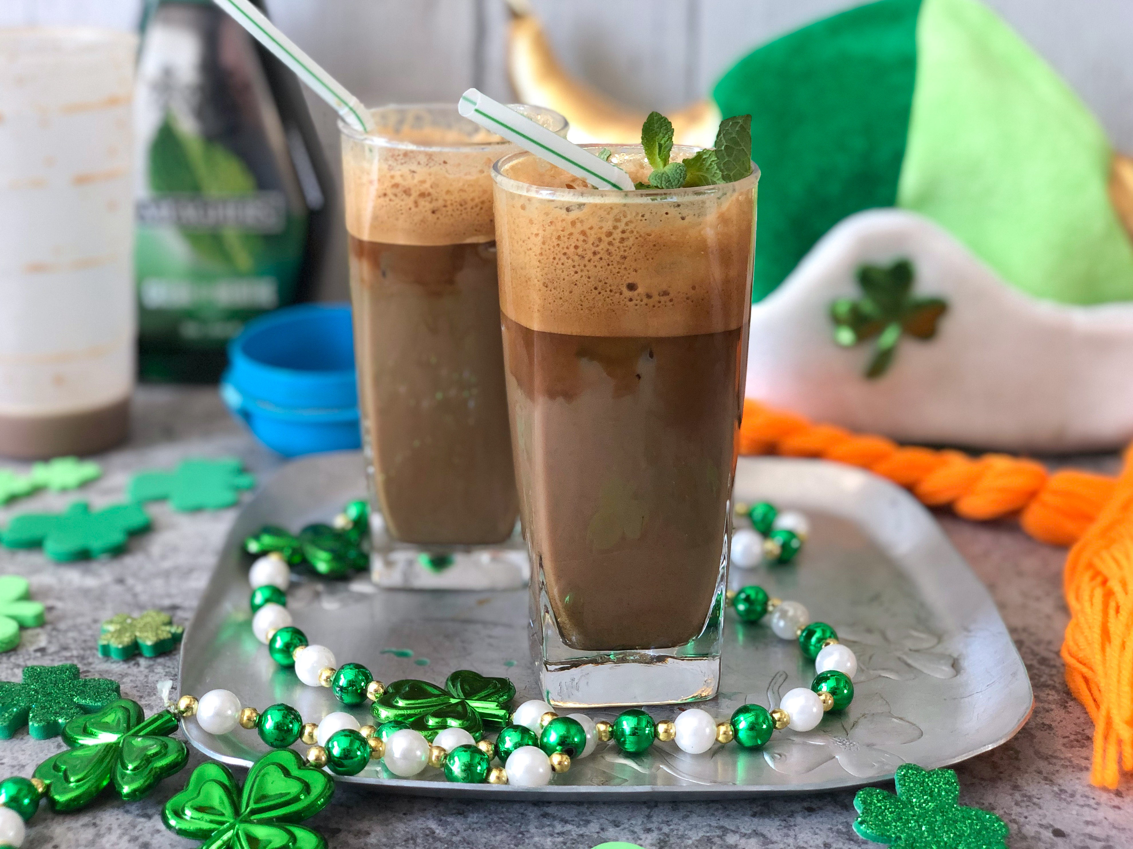 Frappé coffee with chocolate and mint liqueur  (Φραπέ με σοκολάτα και δυόσμο)