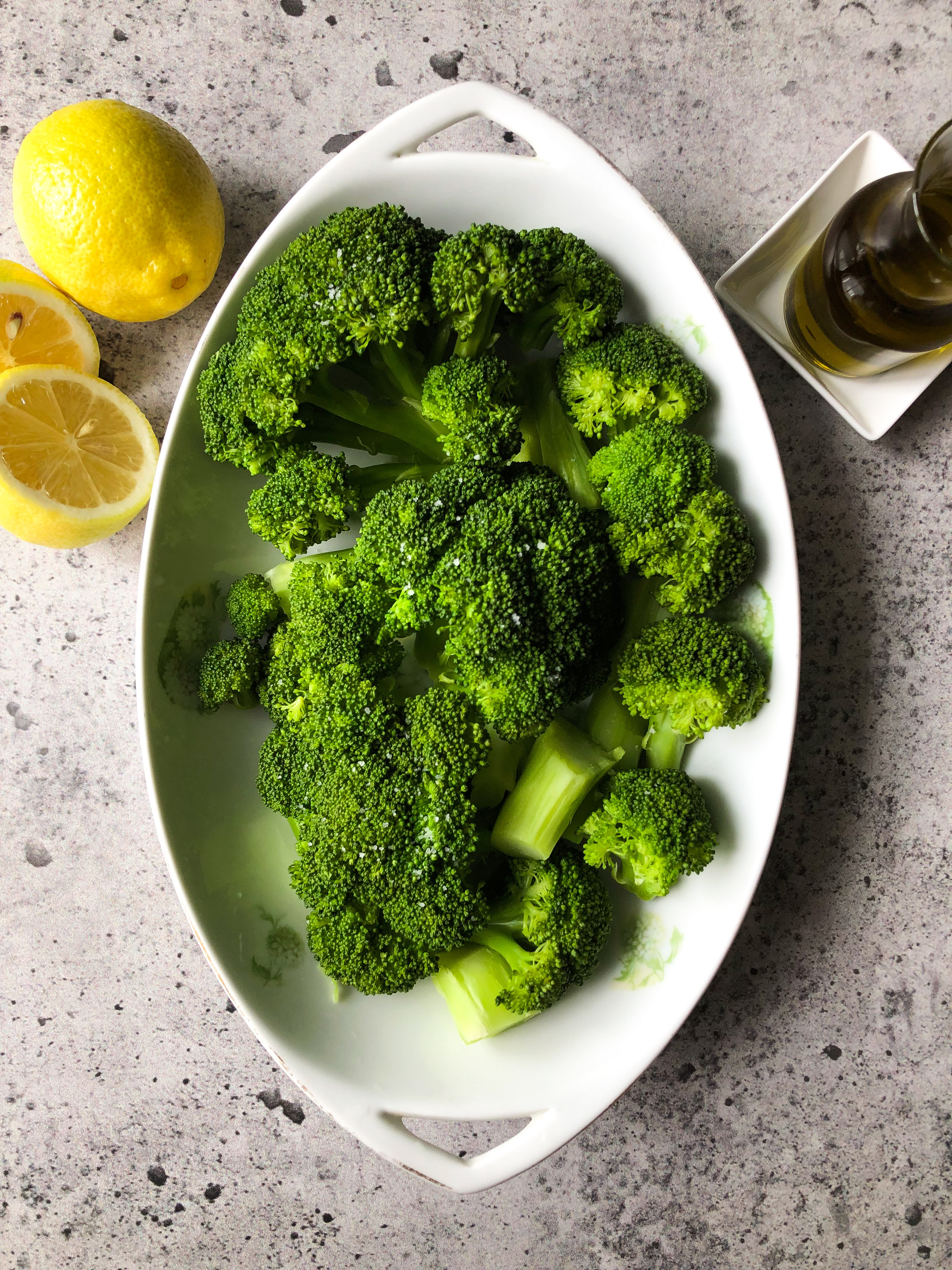 Broccoli with olive oil and lemon