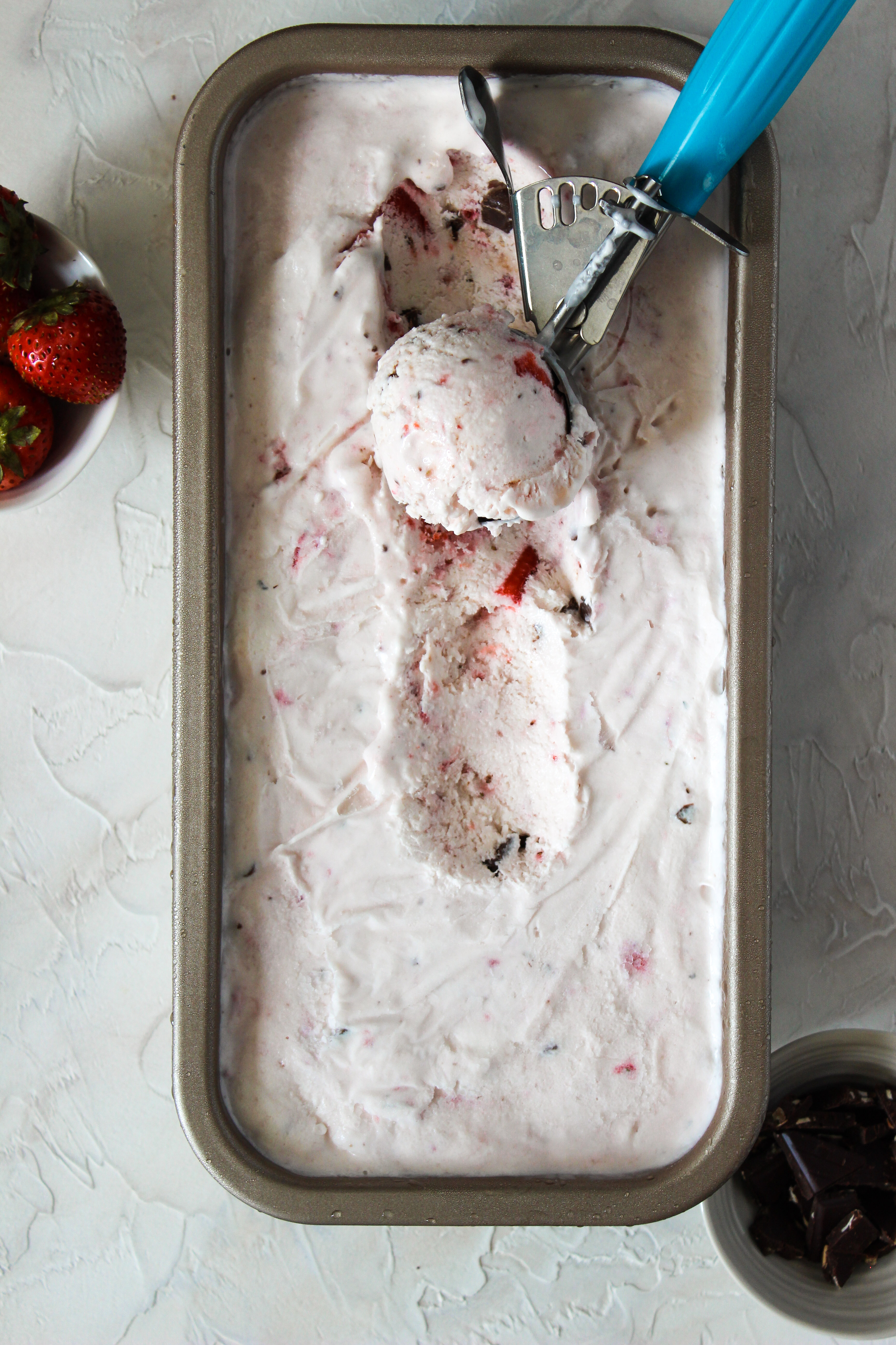 No-churn strawberry ice cream with chocolate chunks