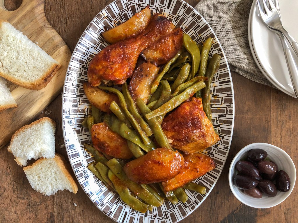 Green beans baked with chicken and potatoes