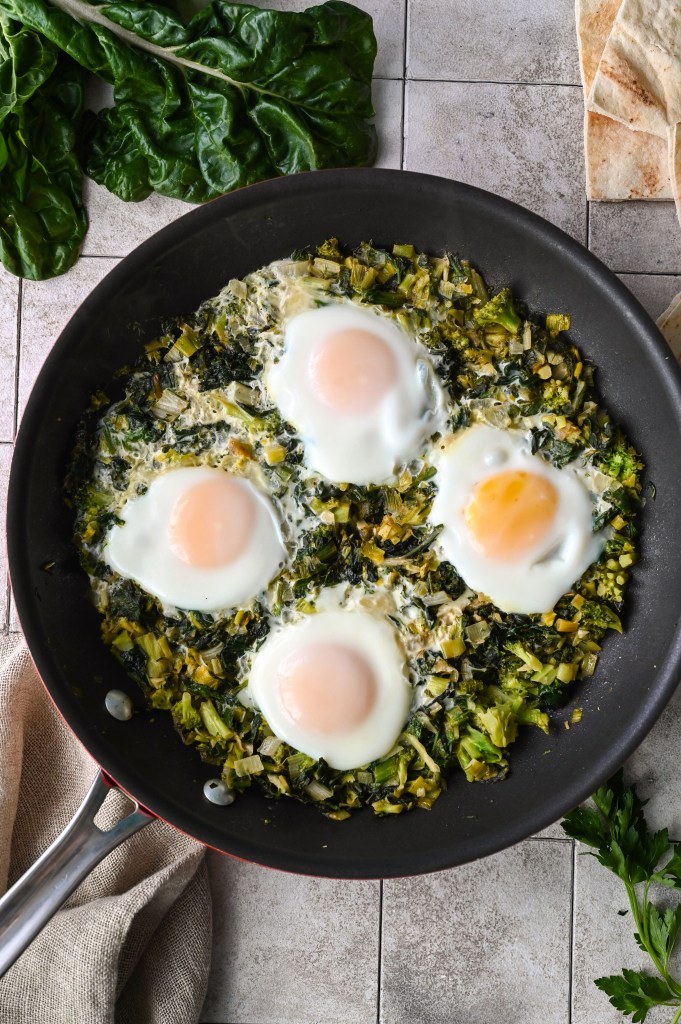 A green version of the classic shakshuka loaded with healthy and delicious ingredients!