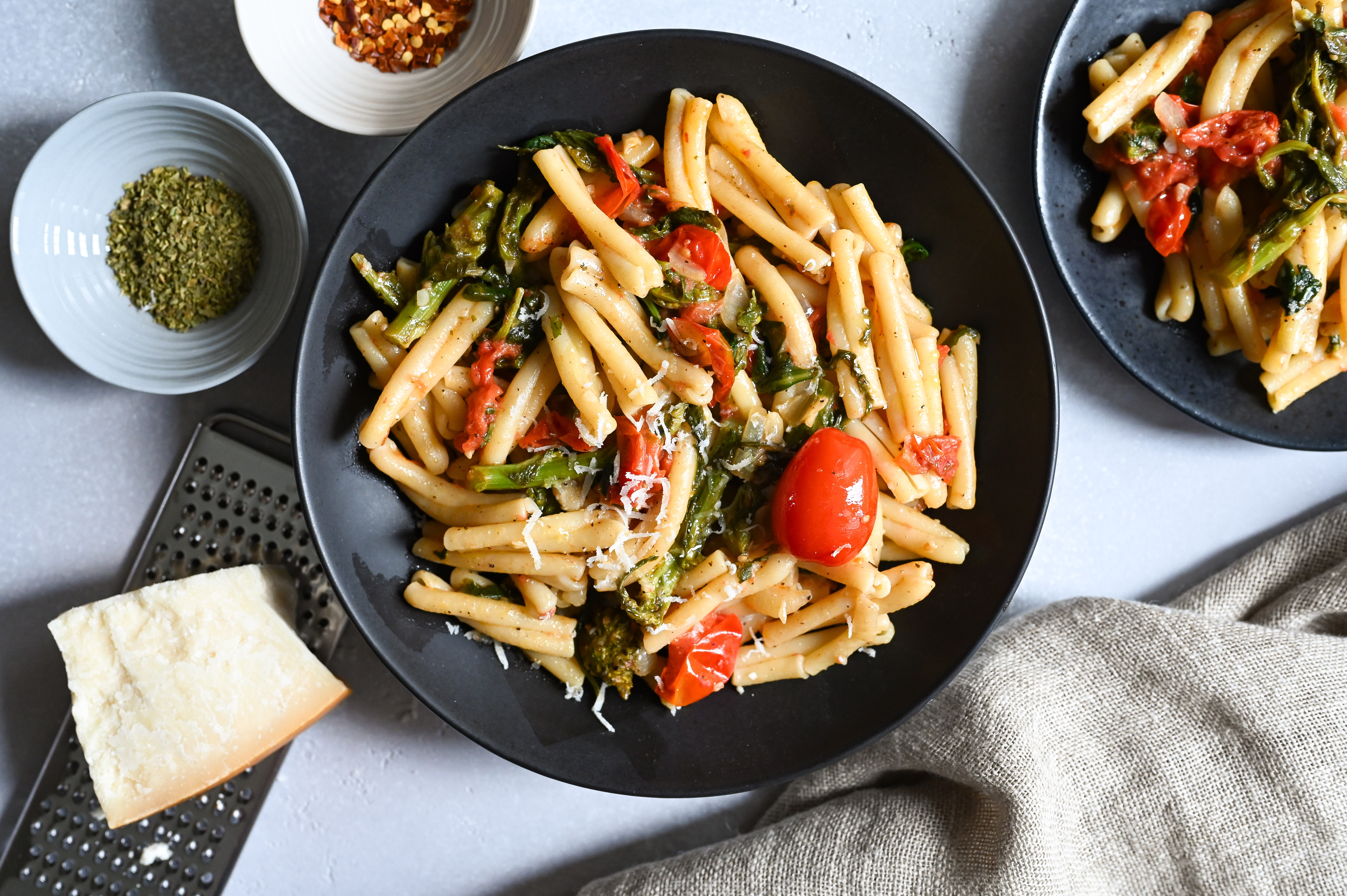 Pasta with cherry tomatoes and greens