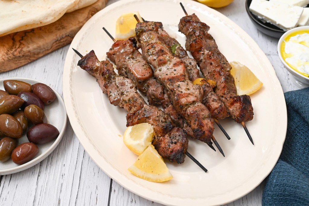 The best recipe for the most tender and flavourful pork souvlaki.