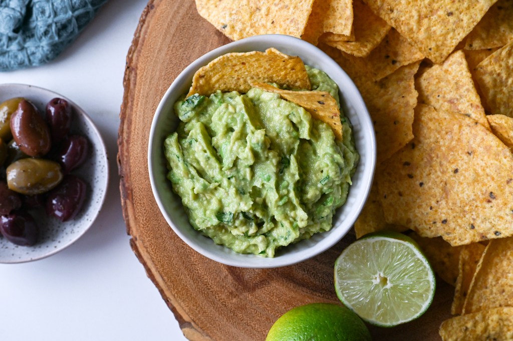 An easy and simple guacamole recipe.